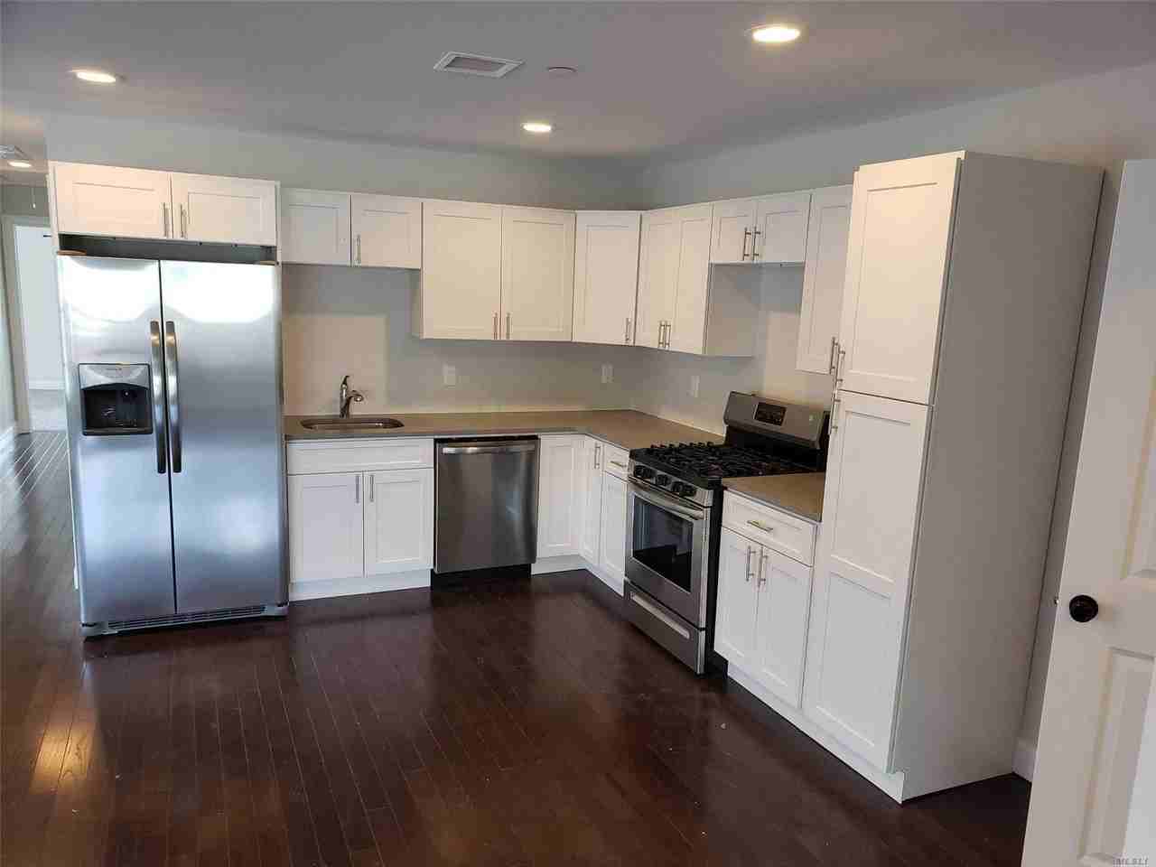 109 Franklin St - Photo 3 of 11