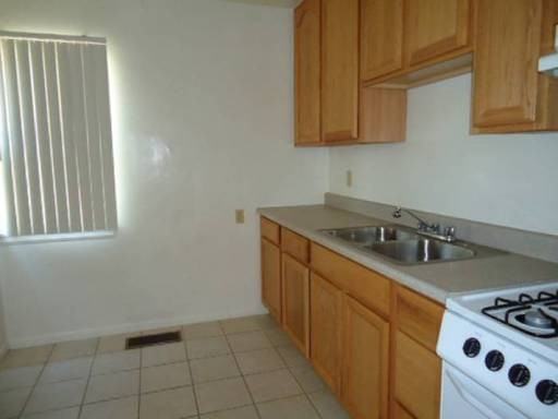 237 E Peck St - Photo 2 of 3