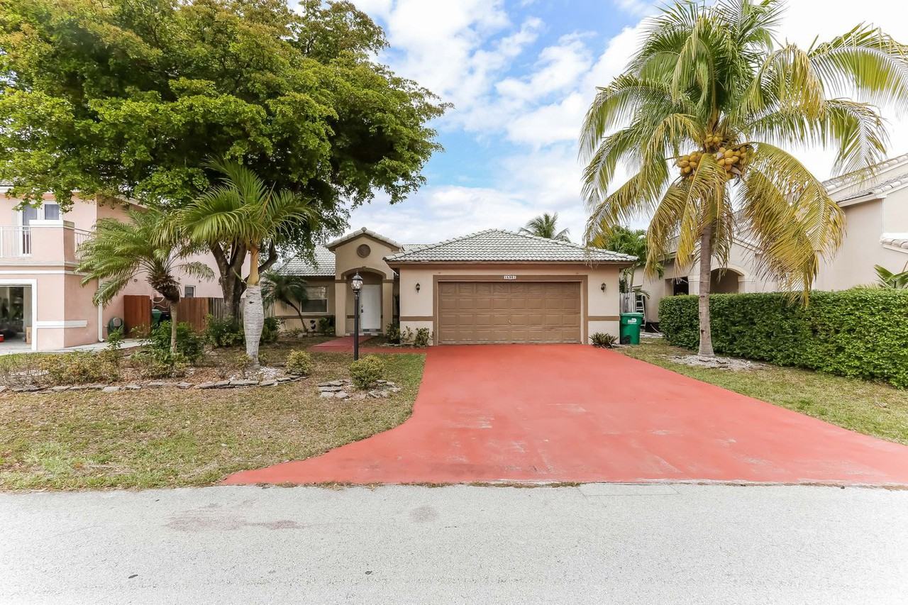 15981 Sw 73rd St - Photo 2 of 21