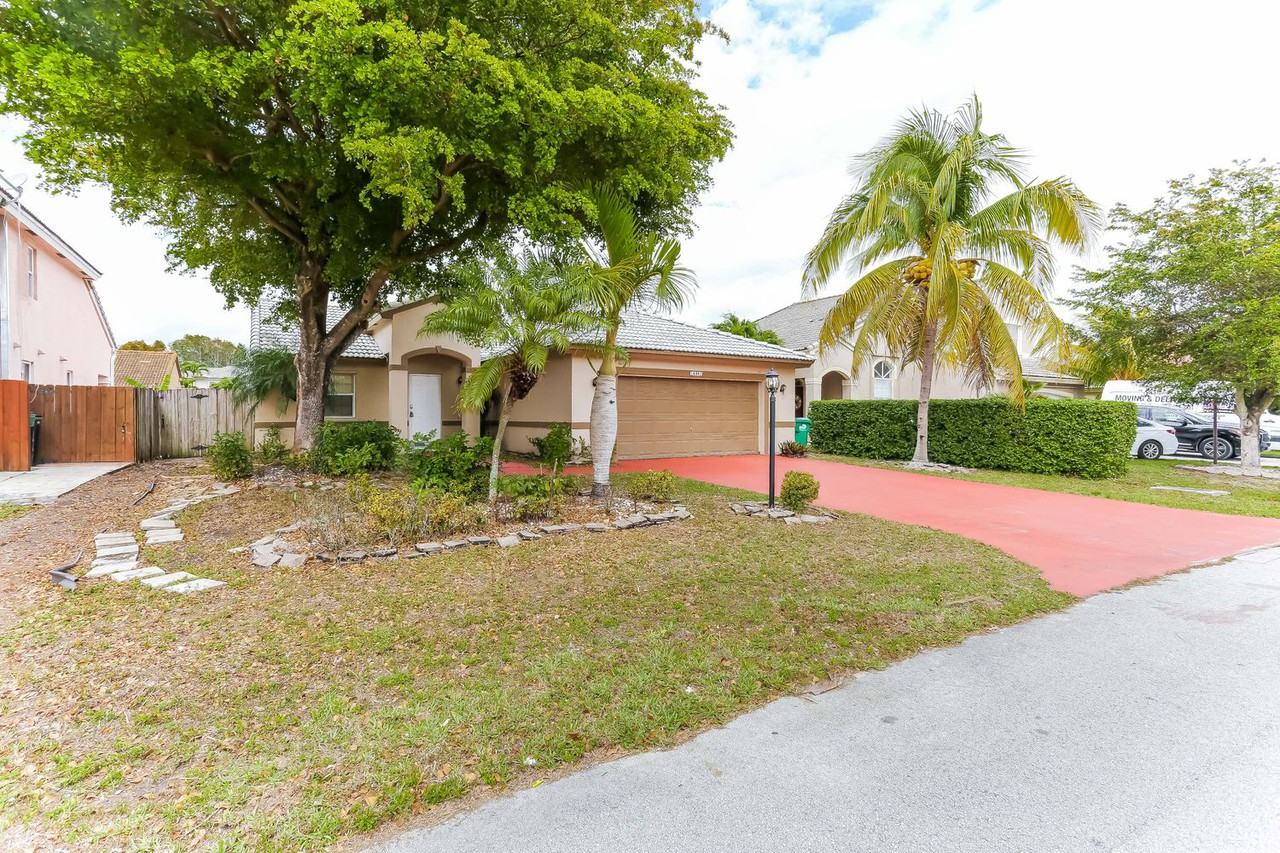 15981 Sw 73rd St - Photo 3 of 21