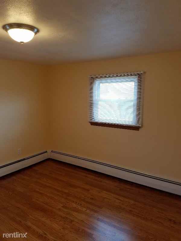 108 Hospital St - Photo 3 of 10