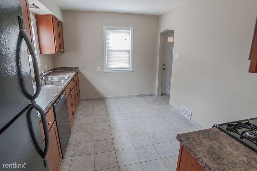 643 14th Ave N - Photo 2 of 8