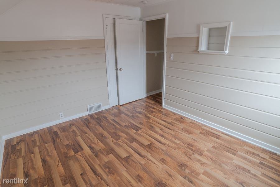 643 14th Ave N - Photo 3 of 8