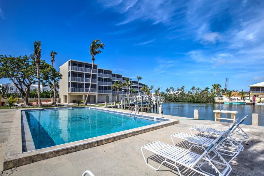 130 Coco Plum Dr - Photo 2 of 12