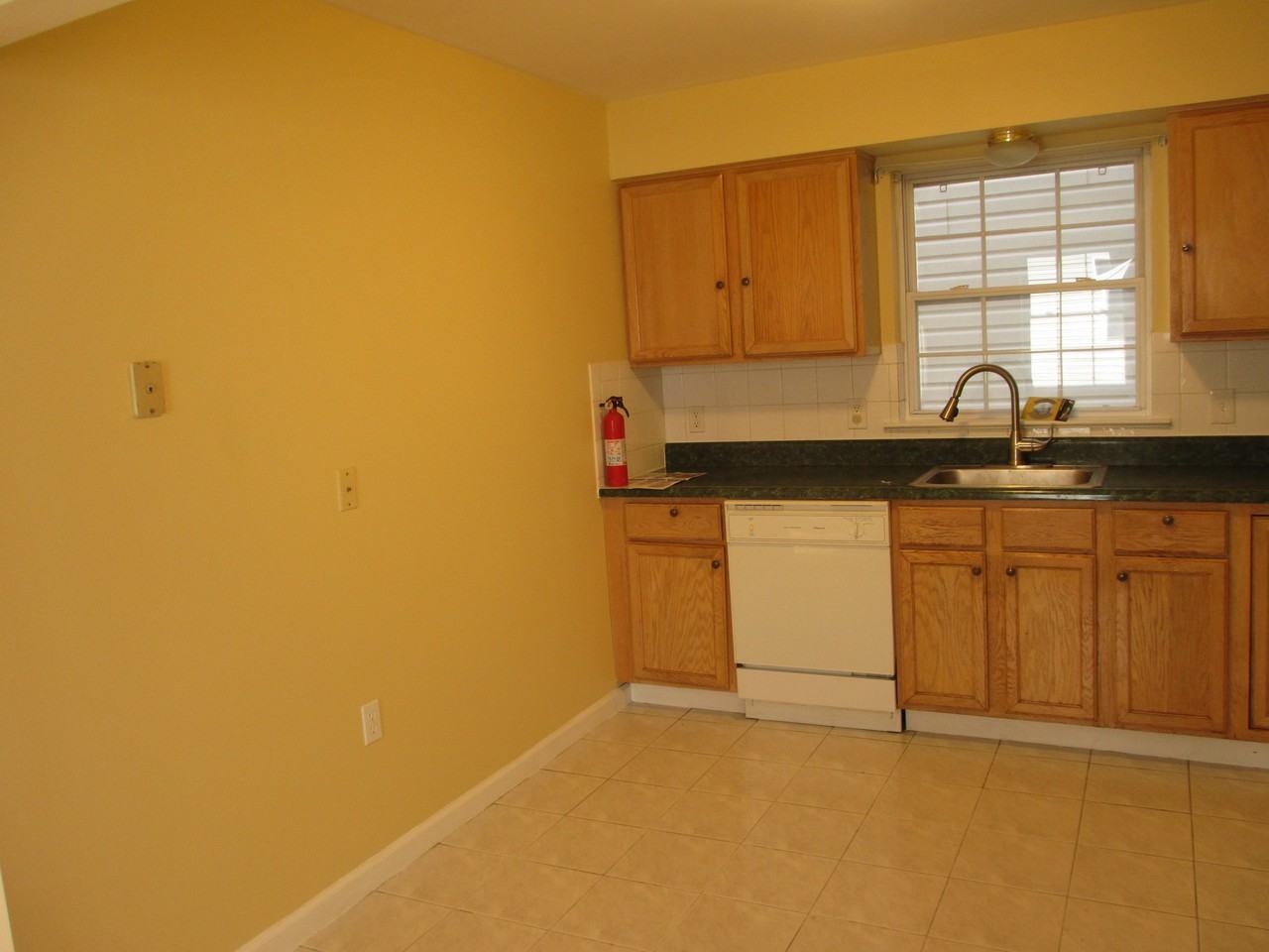 Rosehill Place #1 Floor - Photo 3 of 5