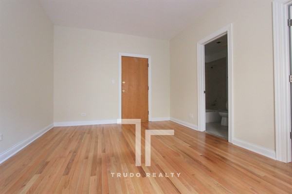 635 West Barry Avenue - Photo 2 of 8