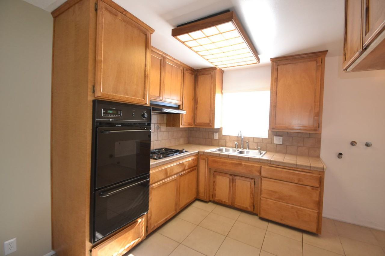 7186 Bradford Ave - Photo 2 of 12