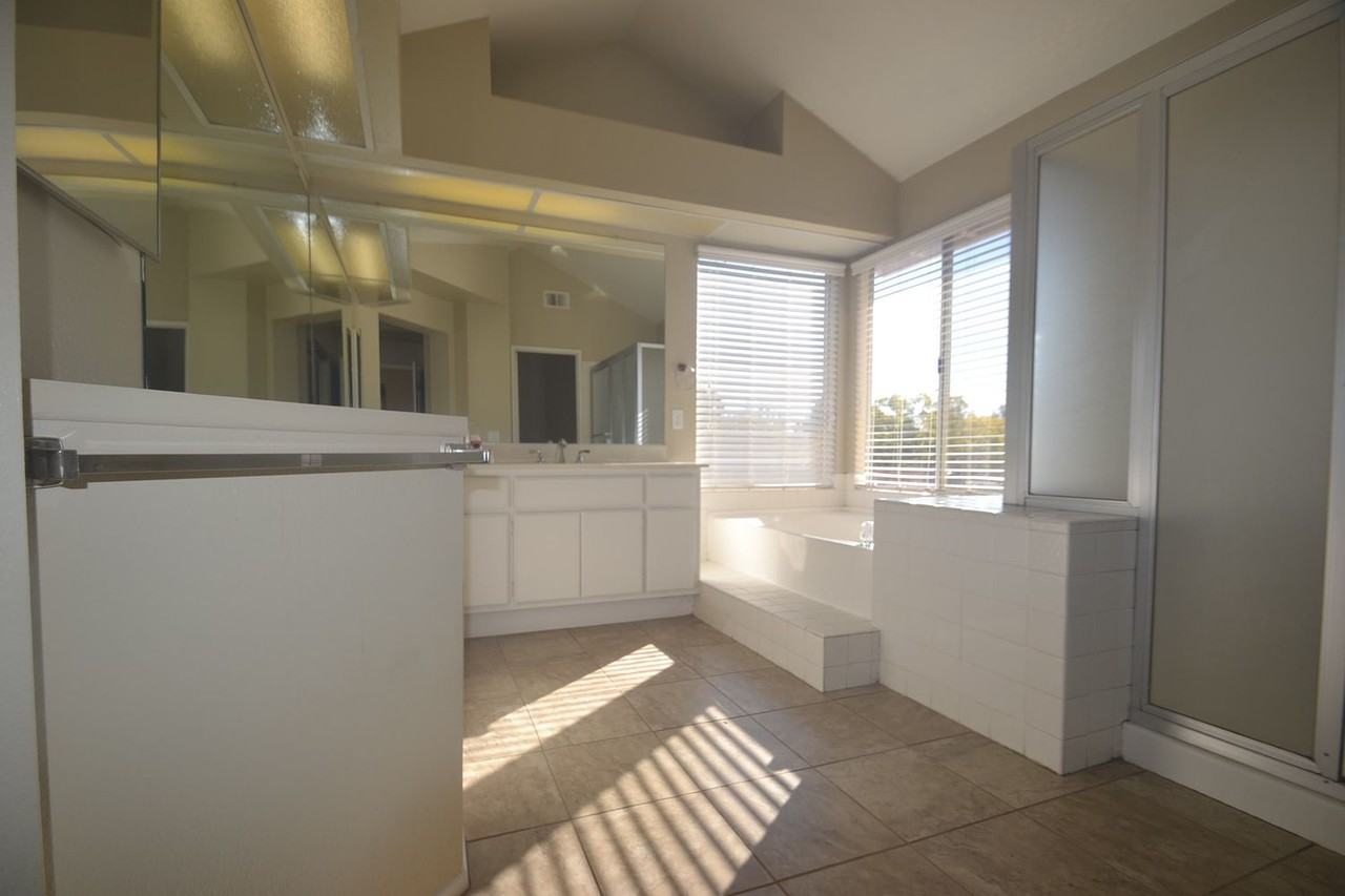 34903 Shadow Wood Dr - Photo 3 of 12