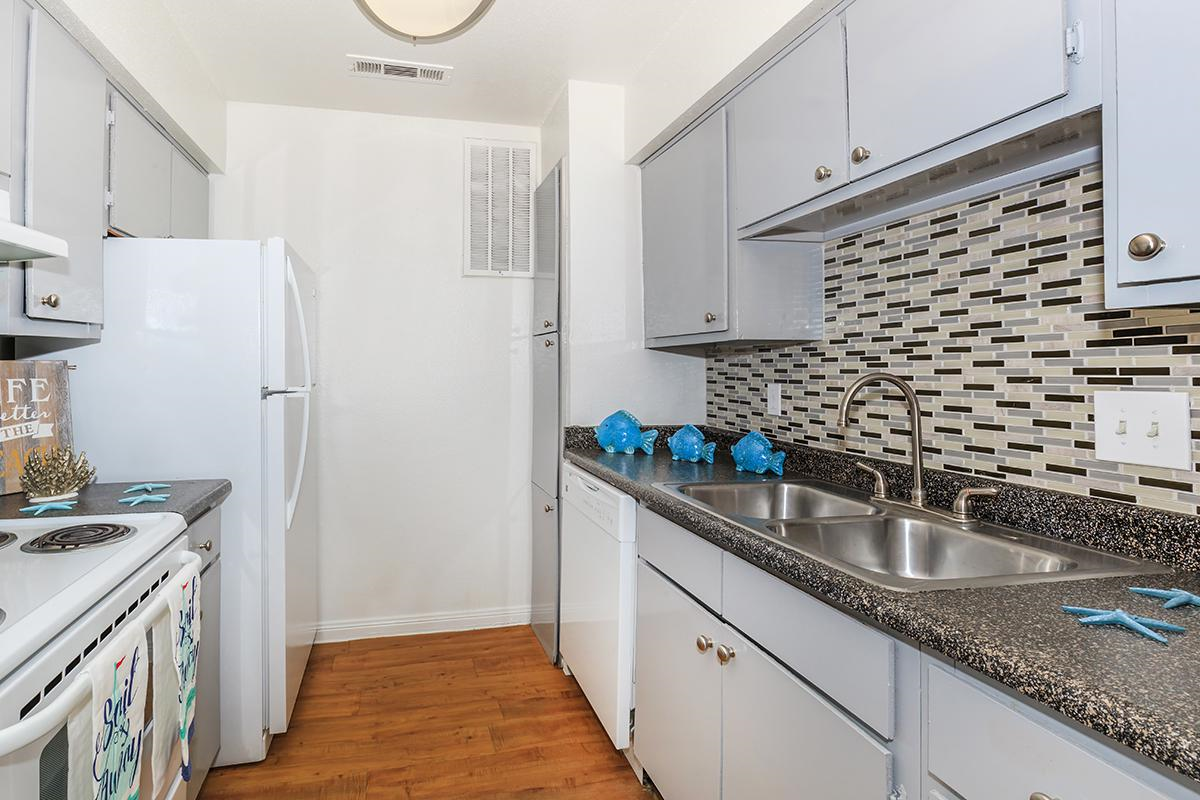 Bay Park Apartments - Photo 6 of 19