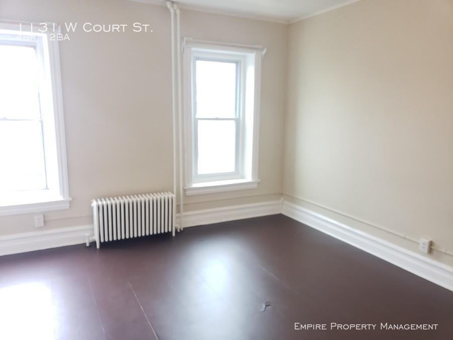 1131 W Court St - Photo 3 of 17