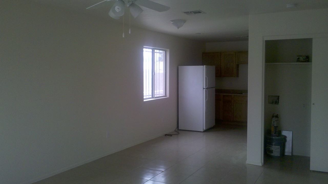 1597 W Mountain View Rd - Photo 2 of 6