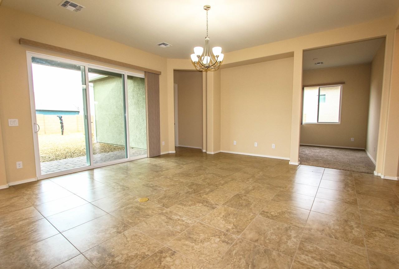 798 N Diaz St - Photo 3 of 17