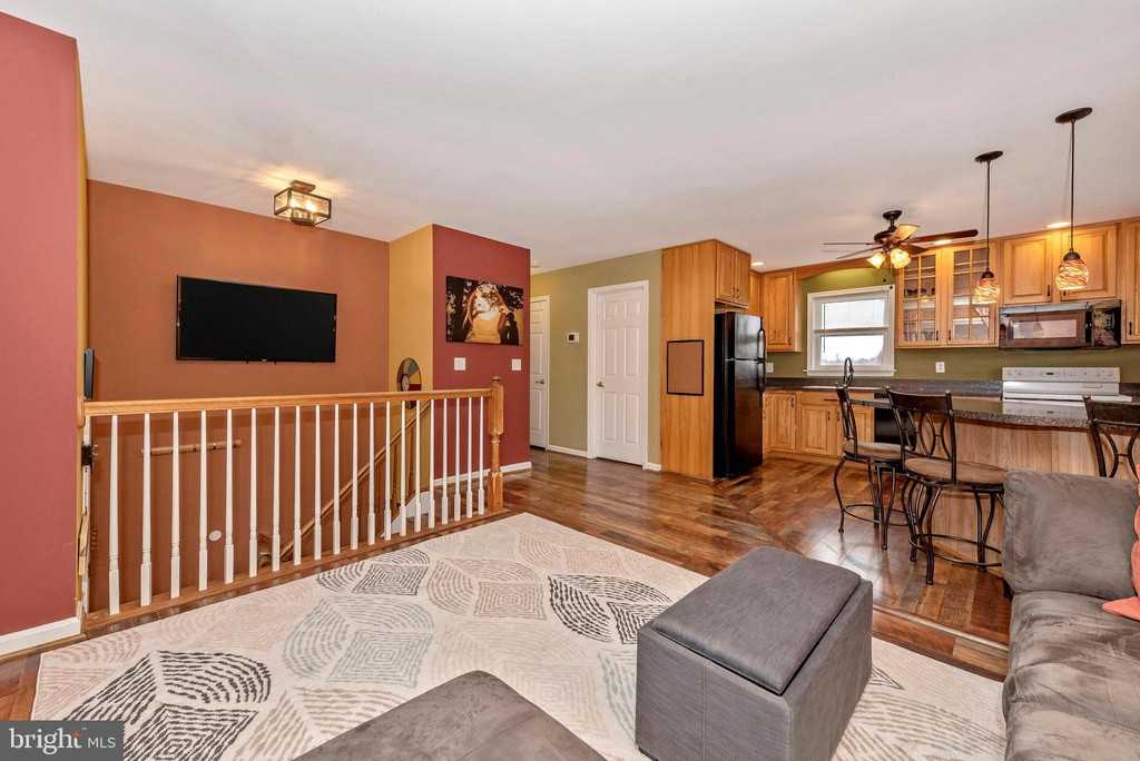 2027 Old Liberty Rd W - Photo 2 of 4