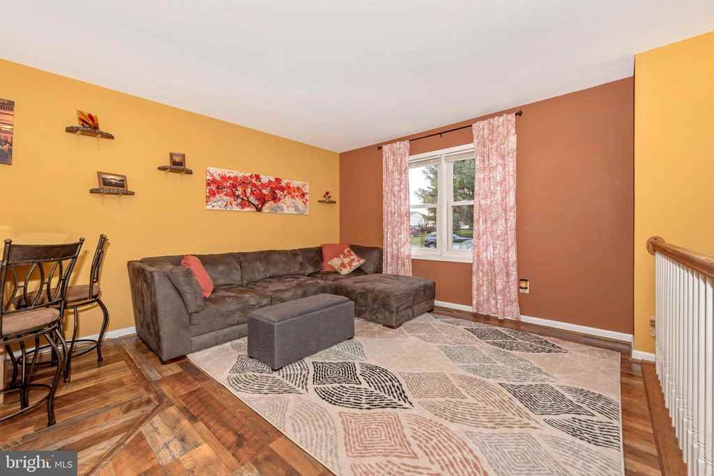 2027 Old Liberty Rd W - Photo 3 of 4