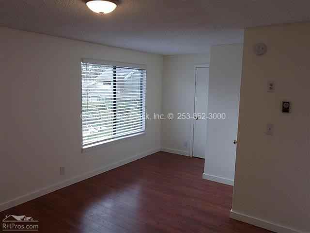 2440 140th Ave Ne #32A - Photo 2 of 9