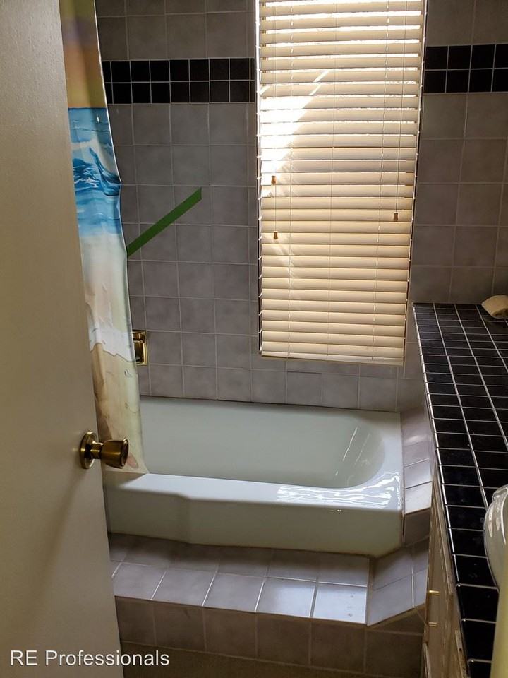 297 S Ursula St - Photo 2 of 19