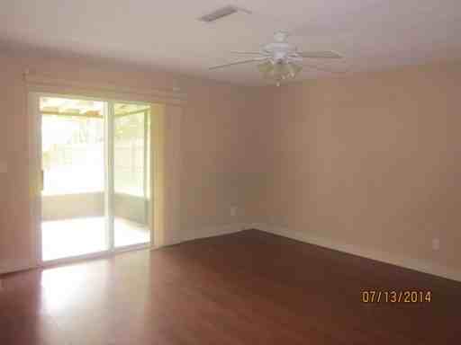 504 Hamlet Dr - Photo 2 of 18