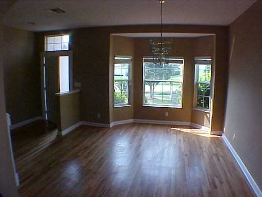 1122 Harbor Hill St - Photo 2 of 18