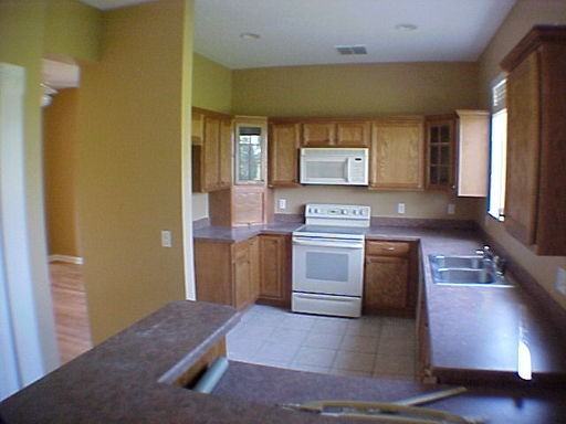 1122 Harbor Hill St - Photo 3 of 18