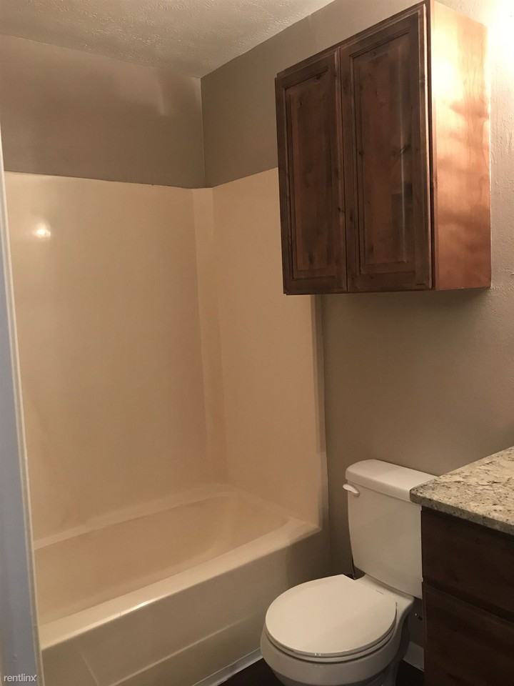 2817 Oakside Dr - Photo 2 of 26