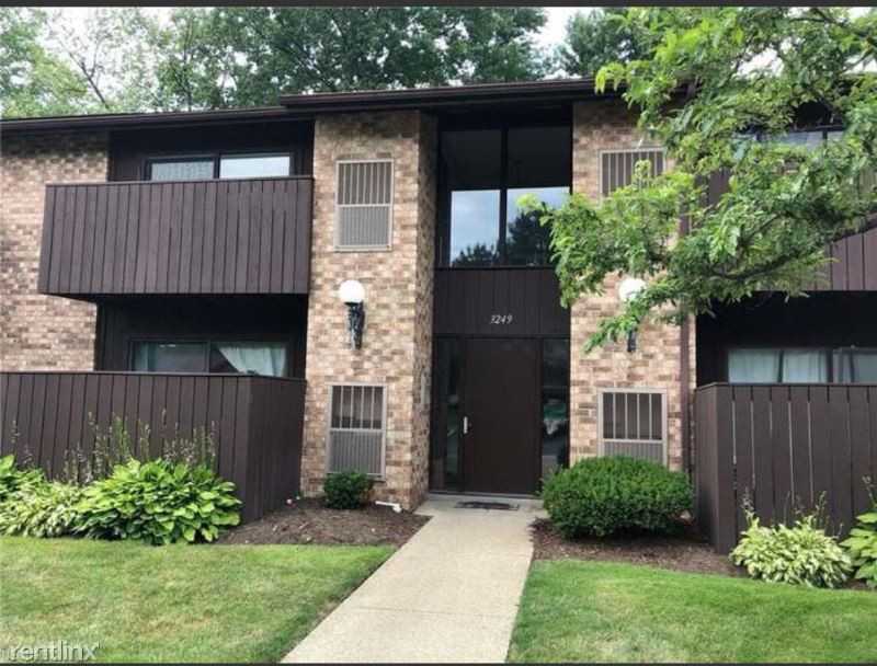 Mayfield Rd, Cleveland Heights, OH 44118 2 Bedroom Condo for 1,100