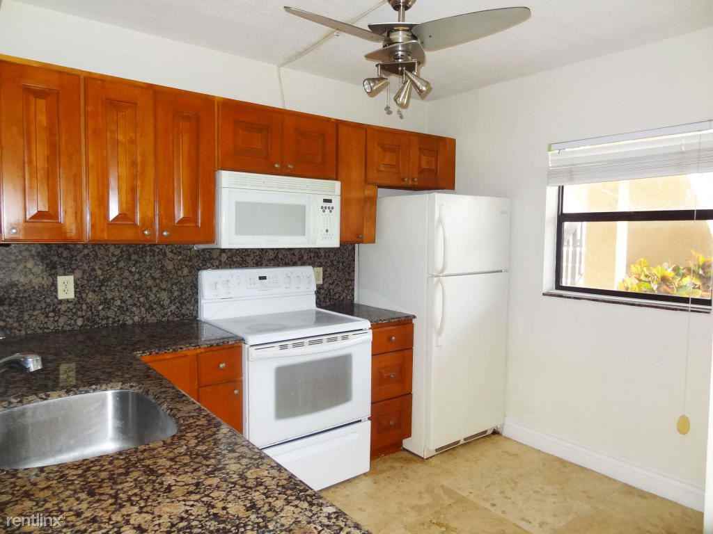 6772 Palmetto Cir S - Photo 3 of 9