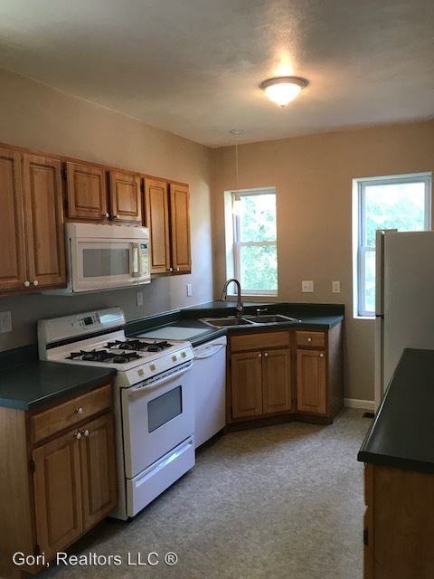 216 W Union St - Photo 2 of 9