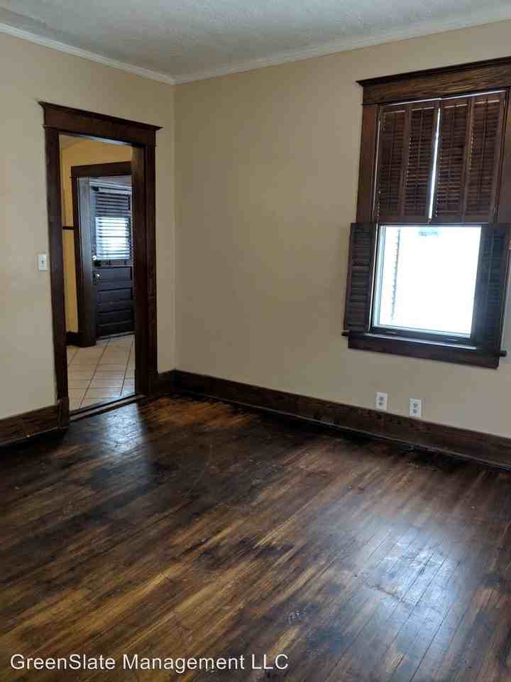 4906 Underwood Ave - Photo 3 of 8