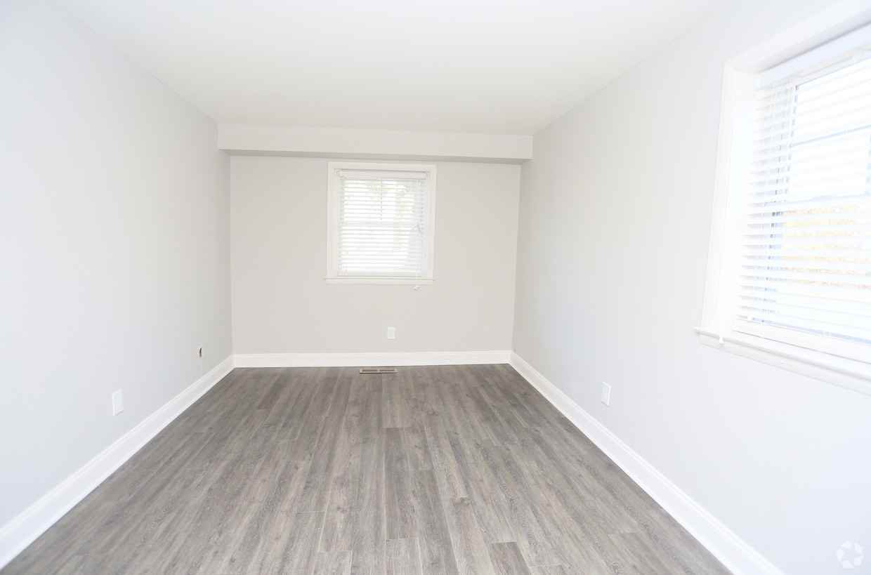 5009 Norwood Ave - Photo 4 of 37