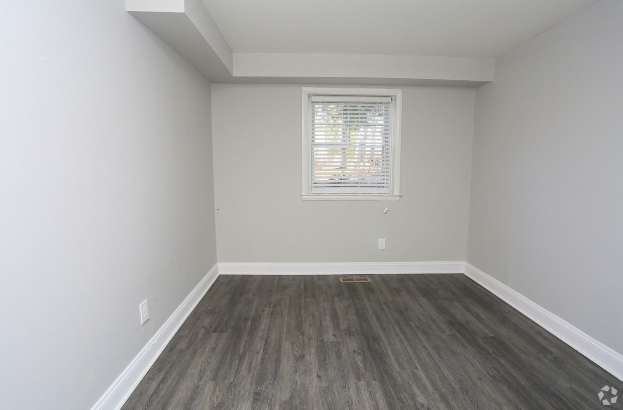 5009 Norwood Ave - Photo 5 of 37