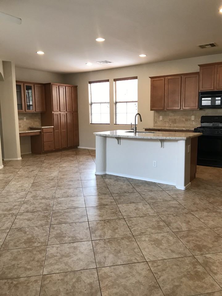 21149 W Prospector Way - Photo 3 of 11