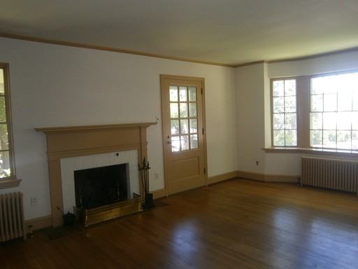 1300 Clover Ln - Photo 3 of 8