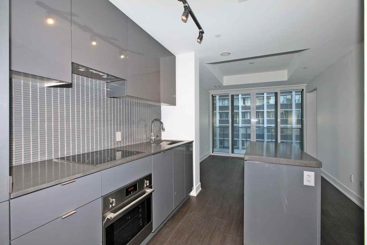 7 Grenville Street #1010