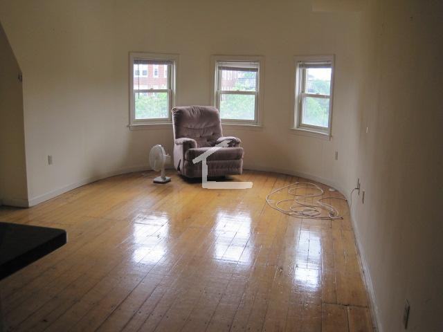1406 Beacon Street - Photo 2 of 7