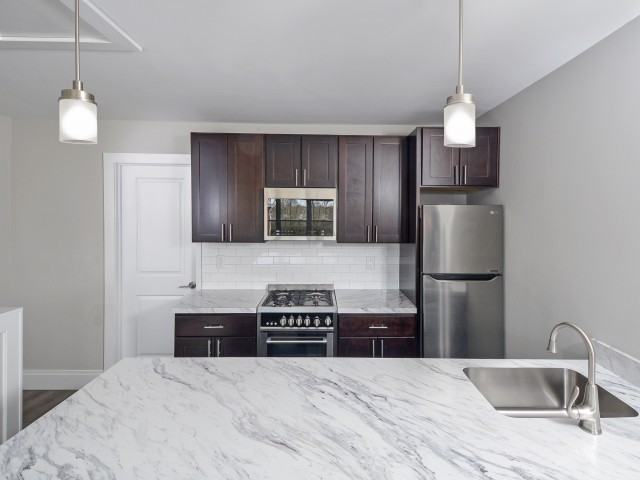 Burlington Pointe Apartment Homes - Photo 3 of 25