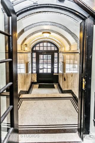 5323 S Harper Ave #2 - Photo 2 of 10