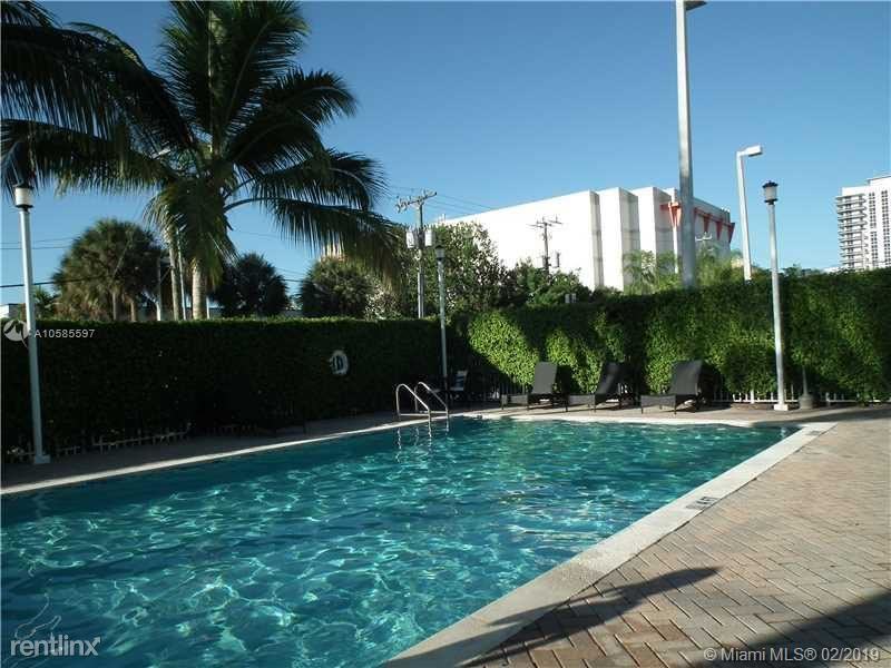 1555 N Treasure Dr - Photo 3 of 39