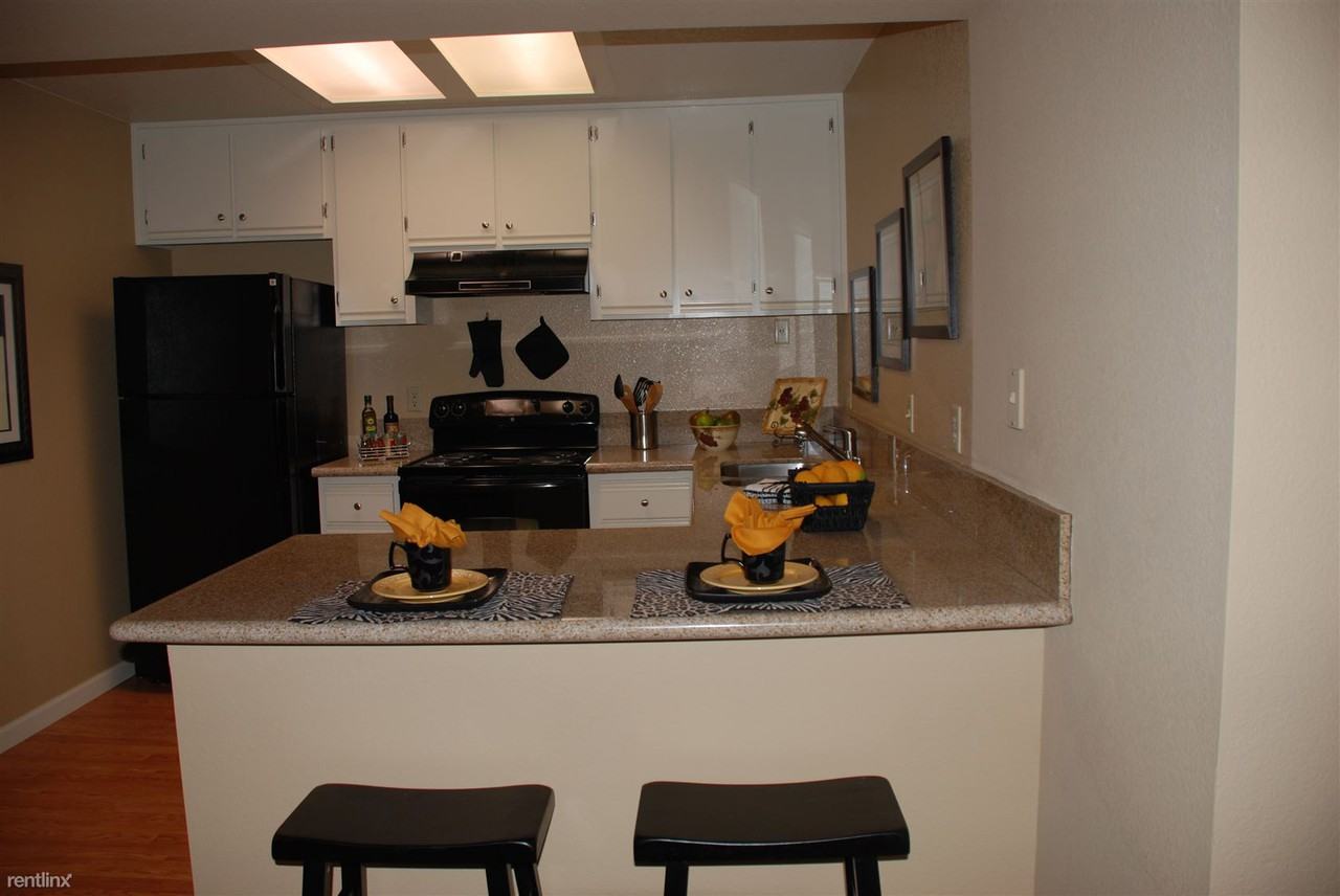 5121 Garfield Ave - Photo 2 of 6