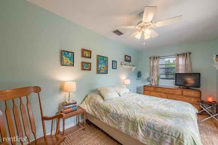 420 NE 36th St - Photo 2 of 31