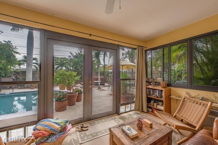420 NE 36th St - Photo 3 of 31