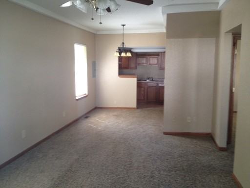 435 E Broadway Ave - Photo 3 of 10