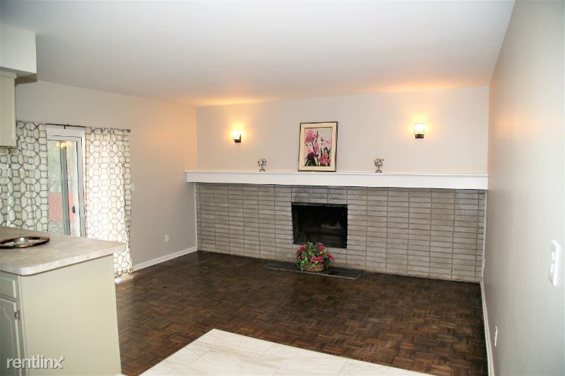 14120 Golfview St - Photo 2 of 5