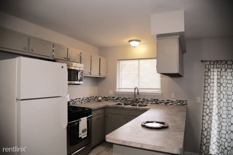 14120 Golfview St - Photo 3 of 5