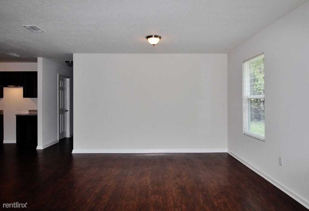 3352 Dillon St - Photo 3 of 18