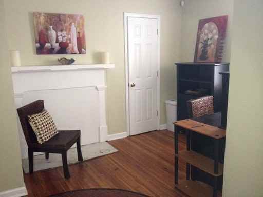 212 N Logan St - Photo 3 of 5