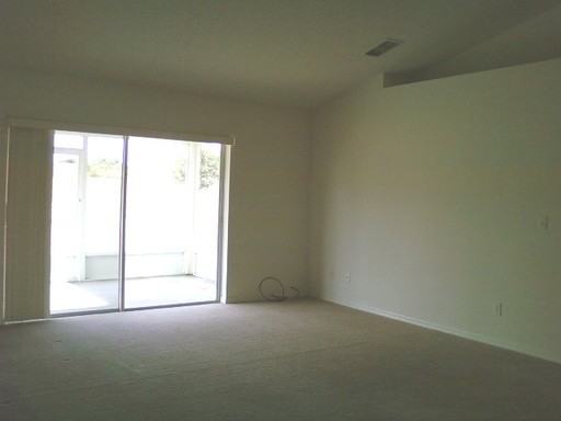 1042 Lakeview Oaks Dr - Photo 2 of 11