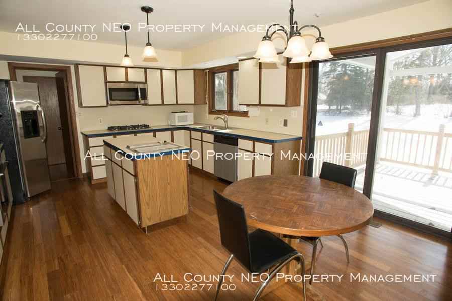 25940 Hurlingham Rd - Photo 2 of 15