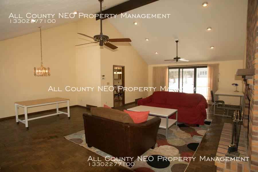 25940 Hurlingham Rd - Photo 3 of 15