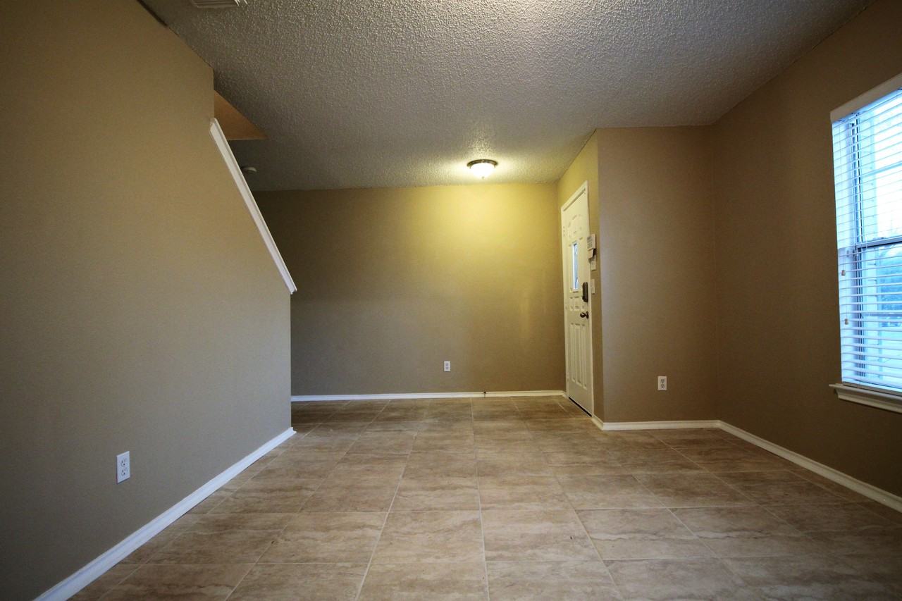 10515 Talon Point - Photo 2 of 23