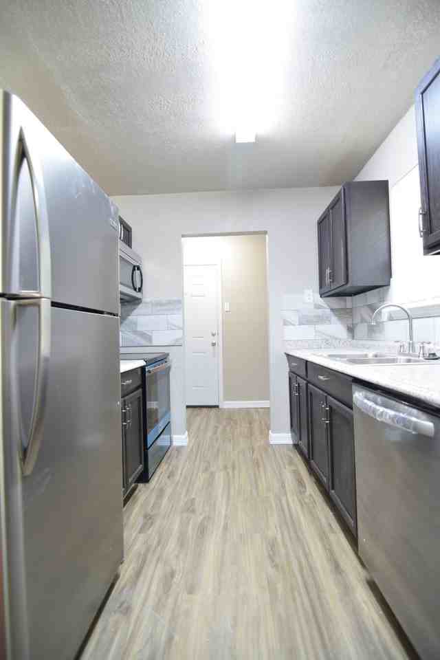 702 Hill St - Photo 3 of 17